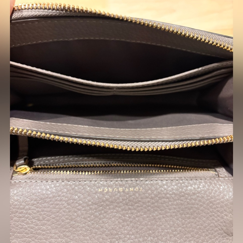 Tory Burch McGraw Flat Wallet Crossbody - Picture 6 of 9